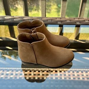 Cat and Jack Stylish Tan Kids Ankle Boots Size 9 Toddler